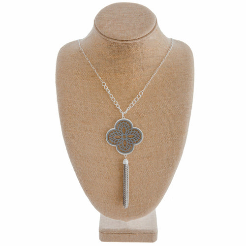 Silver filigree pattern pendant Necklace